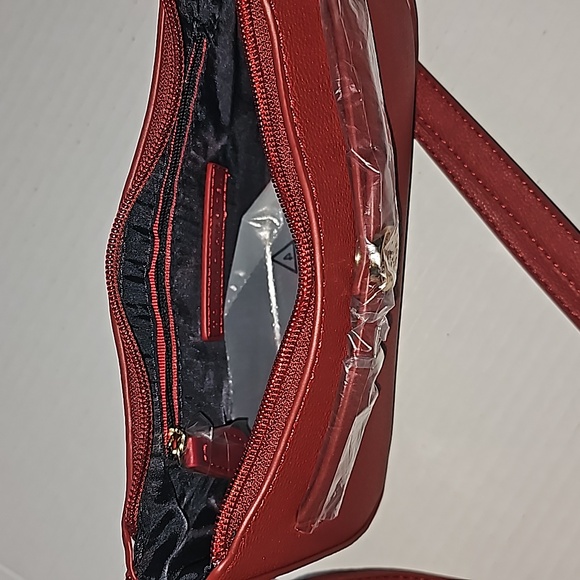 Tommy hilfiger purse - Picture 4 of 8